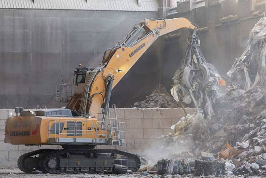 LIEBHERR APPLICATION CENTER À COLMAR: LA PELLE SUR CHENILLES SUR-MESURE